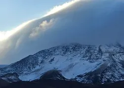 Süphan Dağı'na mevsimin ilk karı yağdı! Zirve beyaza büründü