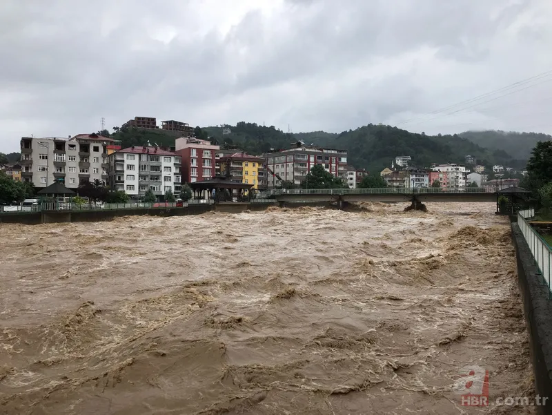 Rize yine sular altında: Dereler taştı yollar kapandı 20