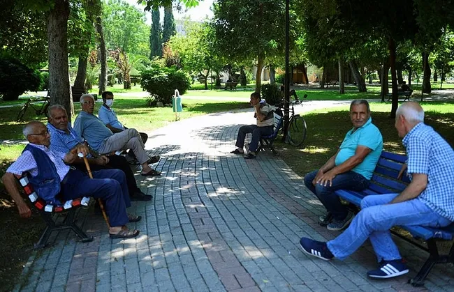 Bilim Kurulu Üyesi Taşova: Bayramda el öptürülürse hijyene dikkat etmeli - 1