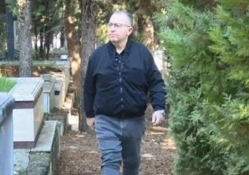 Mahkeme kararıyla mezar açıldı! Ünlü iş insanı biyolojik baba çıktı