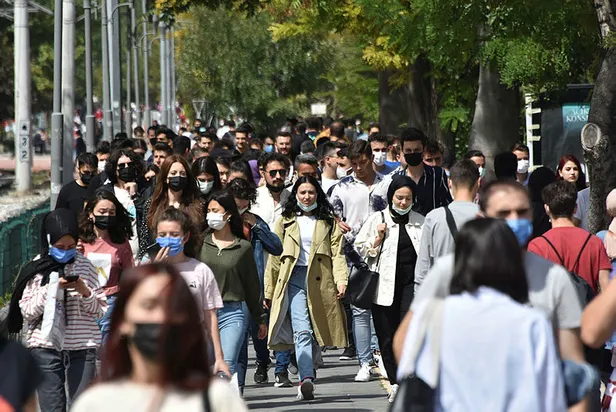 Son durum: Kapalı alanda maske kalktı mı? Okullarda ve toplu taşımada maske zorunluluğu bitti mi?