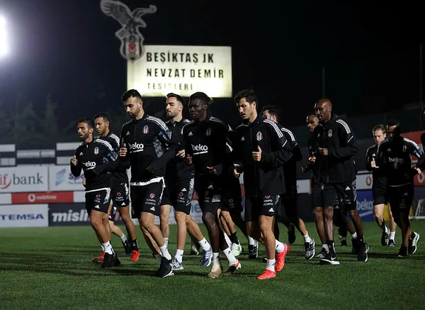 Beşiktaş ve Trabzonspor dev derbide 3 puan peşinde