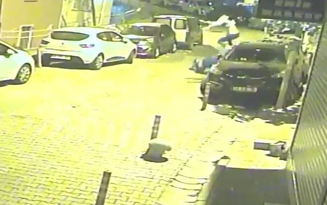 İstanbul’da feci olay! Gençleri yerde gören mahalleli sokağa koştu - 2