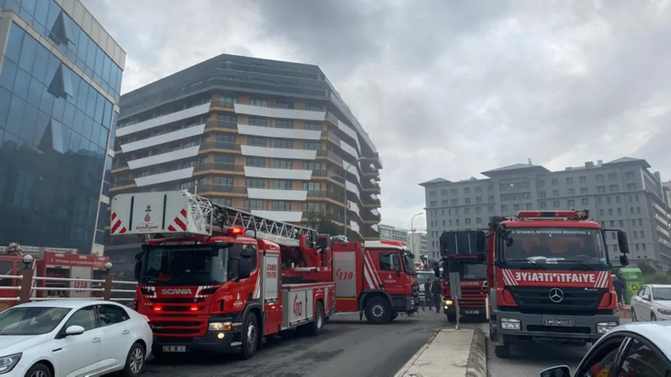 Son dakika: İstanbul Pendik’te sitede korkutan yangın! Vatandaşlar tahliye edildi |Video