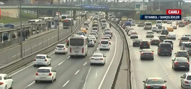 Son dakika: İstanbul’da toplu taşımada ve trafikte yoğunluk! Son durumu A Haber muhabiri bölgeden aktardı