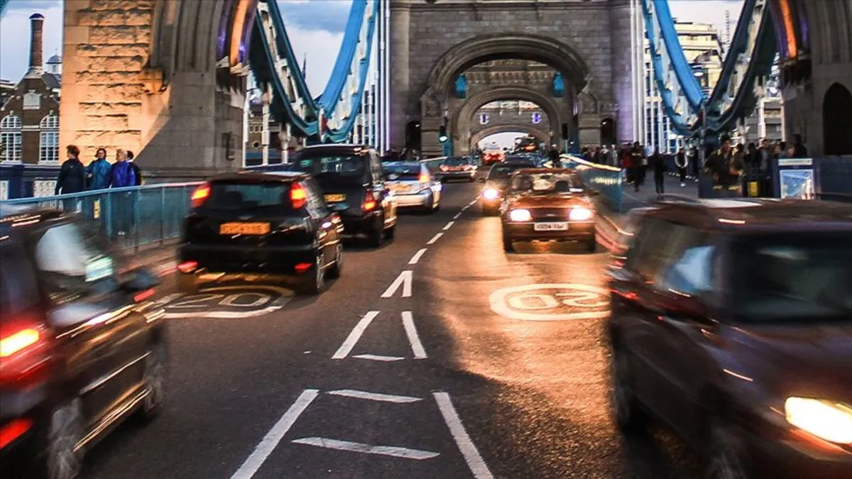 Londra'da trafik çilesine "zamlı" çözüm! Merkeze giriş artık daha pahalı