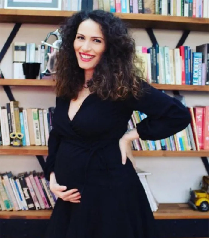 Ezo Sunal’ın karnı burnunda pozuna beğeni yağdı