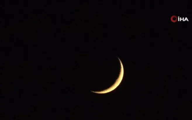 Van’da hilal görüntüsü mest etti