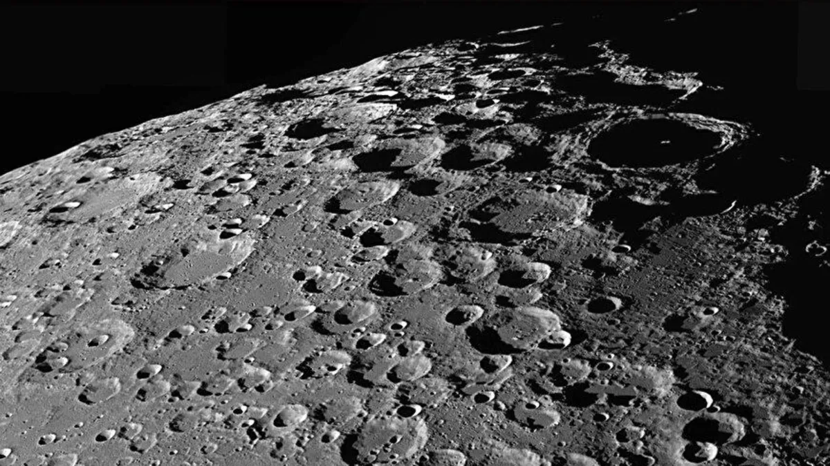 Ay'ın karanlık yüzünden ilk kez kaya ve toprak örnekleri toplandı