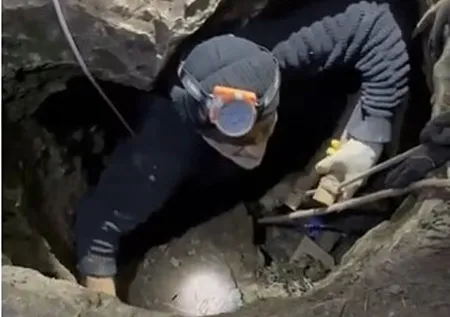 Defineciler ‘ölüm çukuru’nda yakalandı! Papa’nın geleceğini duyunca kazmadık yer bırakmadılar