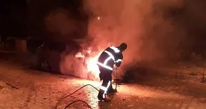 Park halindeki aracı küle döndü şoke oldu
