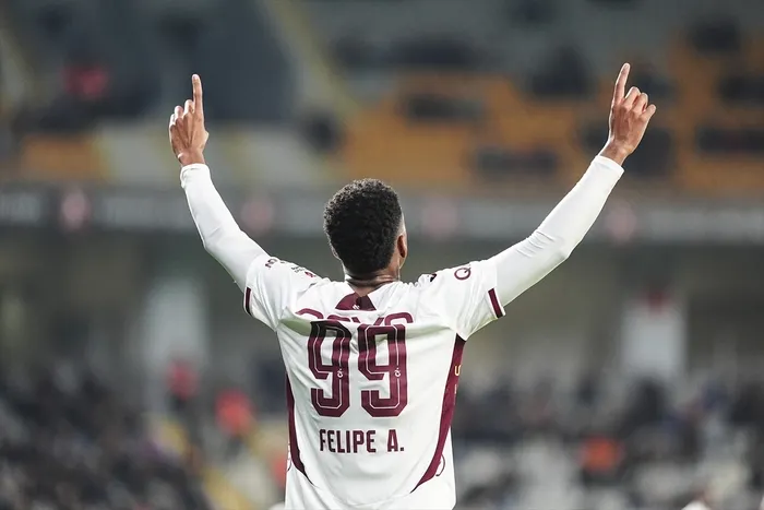 gol-duellosunda-kazanan-firtina-trabzonspor-basaksehiri-evinde-maglup-etti-1764012022886.jpg FOTOĞRAF: AA