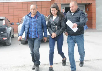 Liseli kız, sokak ortasında can aldı!