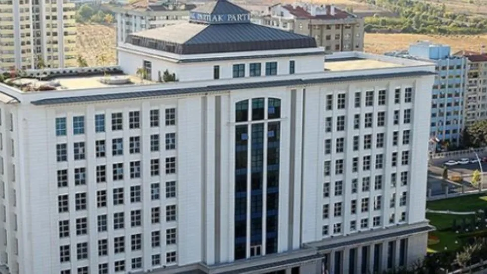AK Parti yarın kampa giriyor