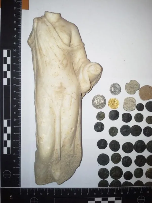 Dışişleri Bakanı Mevlüt Çavuşoğlu Macaristan’da yakalanan 412 tarihi eseri Türkiye’ye getiriyor