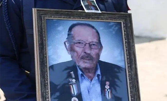 Kore Gazisi Kasım Ülker toprağa verildi - 1