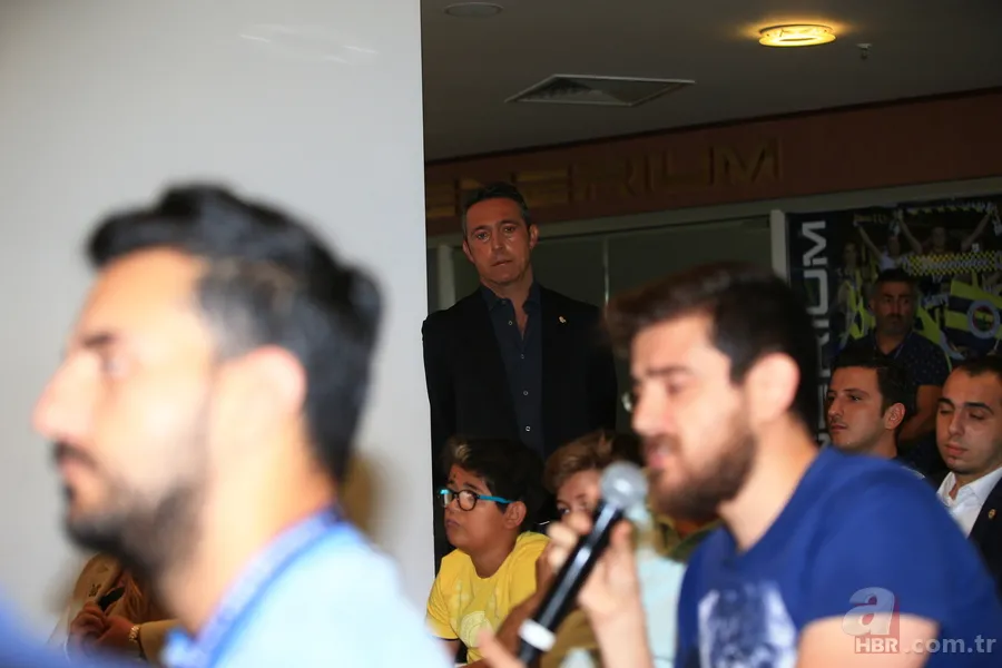 İmza töreninde Fenerbahçe Kulübü Başkanı Ali Koç ayrıntısı: Düşünceli... 2