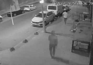 Sultangazi'de plaka hırsızlığı kamerada