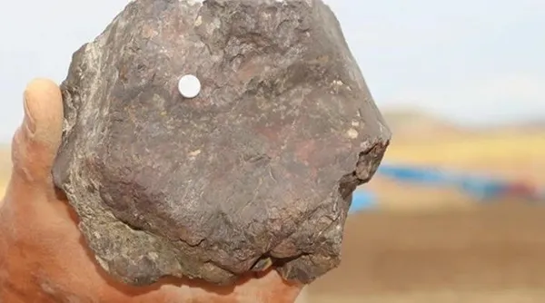 1684836924015.jpg Almanya’da Türk ailenin başına resmen servet yağdı! Bahçelerine düşen gök taşının fiyatı dudak uçuklattı - 2