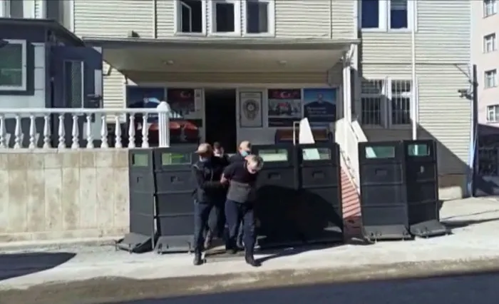 Yozgat'ta FETÖ firarisi evdeki gizli bölmede yakalandı - 1