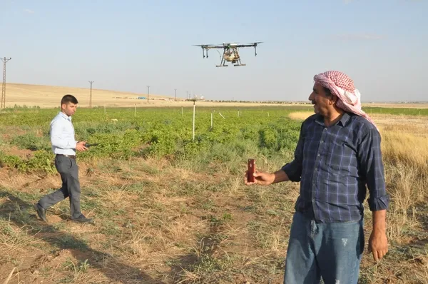 ilaclamada-drone-devri-2-milyon-800-bin-tllik-tasarruf-1655288203740.jpg İlaçlamada ‘drone’ devri! 2 milyon 800 bin TL’lik tasarruf🌾 - 3