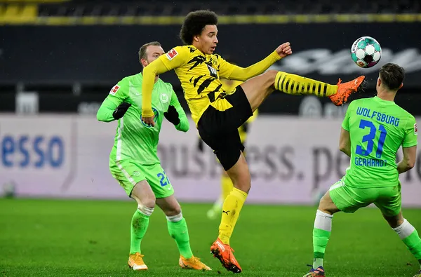 Borussia Dortmund sahasında Wolfsburg’u 2 golle yenmeyi başardı