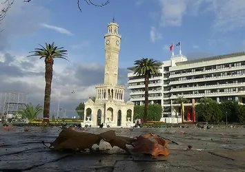 İzmir’de son 24 saatte kısıtlamayı ihlal eden 594 kişiye para cezası