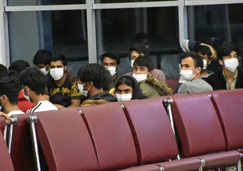 Son dakika: 227 kaçak göçmen ülkesine gönderildi