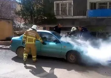 Kırıkkale'de park halindeki otomobil yandı