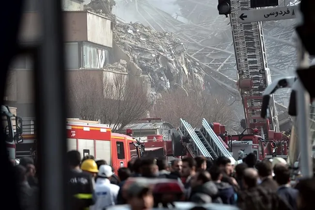 İran'da 17 katlı iş yeri çöktü, 30 itfaiyeci öldü - 3