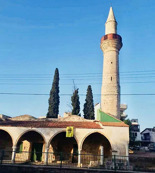 Güney Kıbrıs’ta camilere yönelik provokasyonlar devam ediyor! Türkiye karşıtı Yunanca bu sözleri yazdılar... - 4