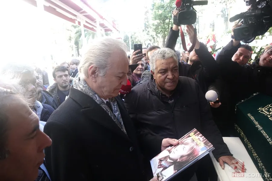 Yeşilcam'ın Ömercik'i Ömer Dönmez son yolculuğuna uğurlandı! Bakan Hulusi Akar yalnız bırakmadı 8