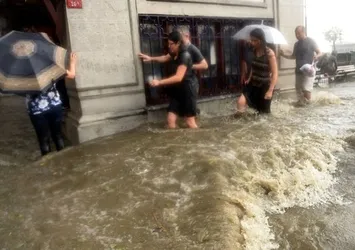 Yağış İstanbul'u terk etti