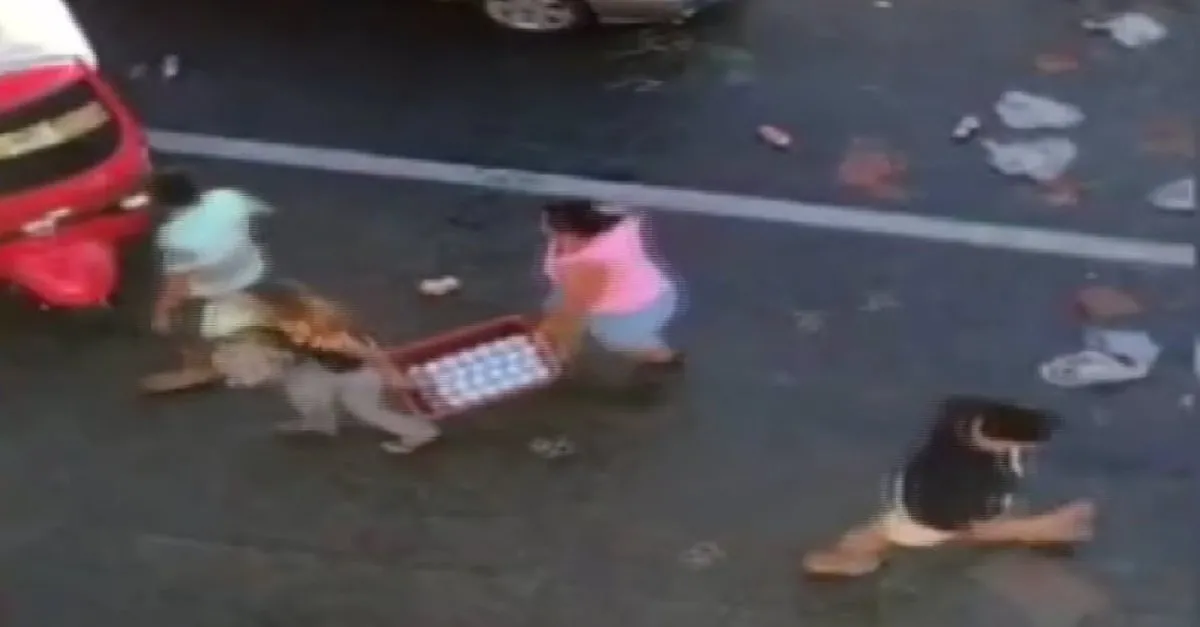 Akıllara durgunluk veren olay! Kaza yapan TIR'ı böyle yağmaladılar