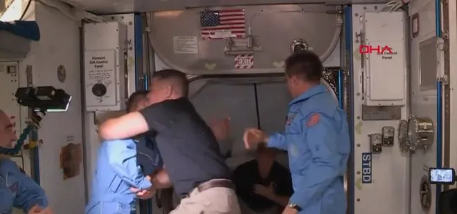 Dragon ekibi ISS ekibiyle buluştu: Uzayda tokalaşmak serbest