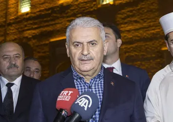 Başbakan Binali Yıldırım teravih namazını kıldı
