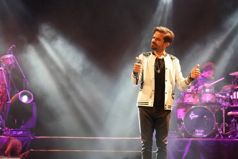 Kenan Doğulu'nun Harbiye konserinde yasak aşk bombası ...