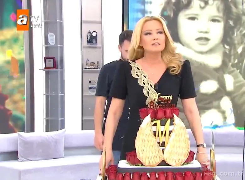 Müge Anlı kaç yaşında? Müge Anlı'ya canlı yayında doğum günü sürprizi 4