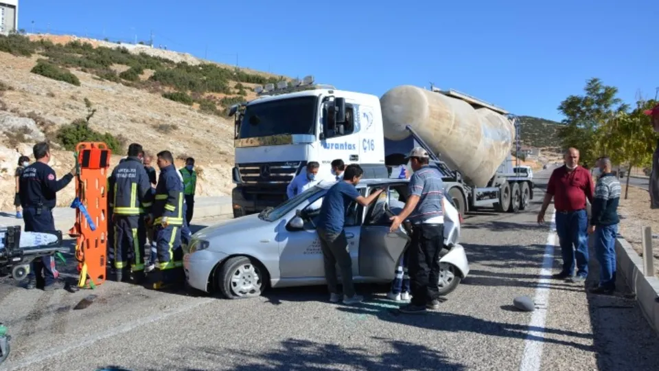 SON DAKİKA! Sürücü adayının kullandığı otomobile TIR çarptı
