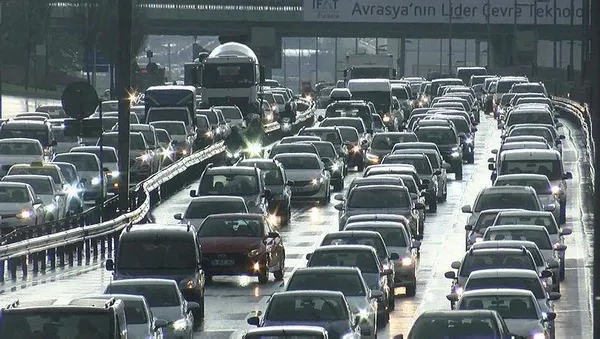 1682166276694.jpeg İstanbul'da trafik kilitlendi! Yoğunluk haritası renk değiştirdi - 2