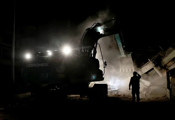 Hatay’da 6,4 büyüklüğünde deprem! Kahramanmaraş ve çevre illerde de hissedildi! Felaket sonrası artçılar sürüyor