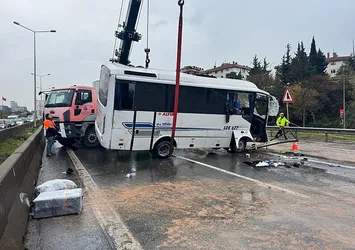Maltepe'de minibüs devrildi: 1 ölü 7 yaralı