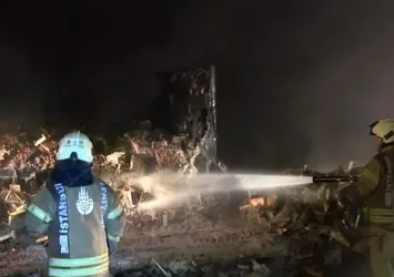 Beykoz'da 6 ton çilek taşıyan TIR'da yangın