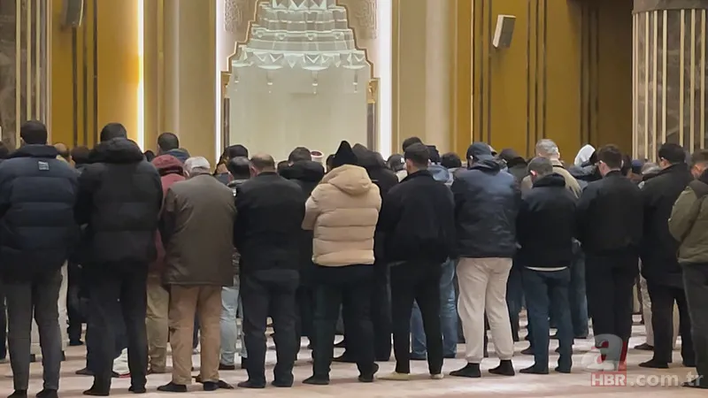 Ramazan'ın müjdecisi Berat Kandili dualarla idrak edildi! Vatandaşlar camilere akın etti 8