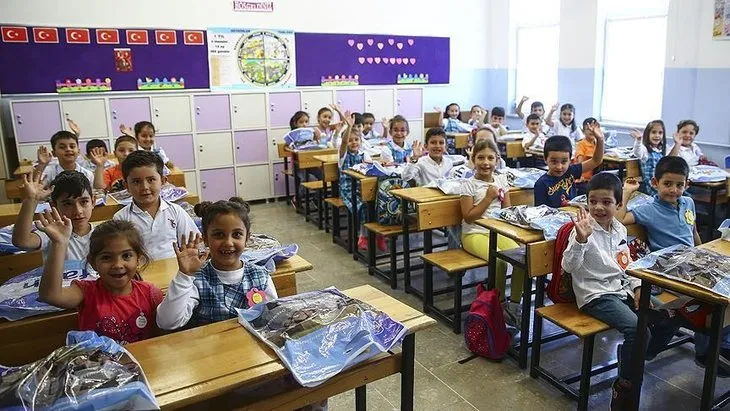 MEB son dakika: Yarın okul var mı? 2 Mart Salı okullar hangi illerde açılacak? Yüz yüze eğitime başlayacak sınıflar...