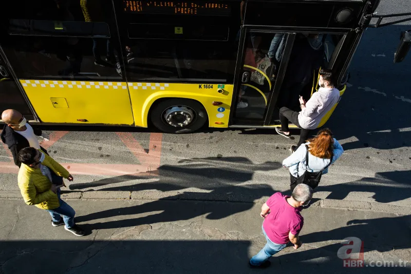 İstanbul'da toplu ulaşımda yeni dönem başladı! Sosyal mesafe kuralı hiçe sayıldı 18