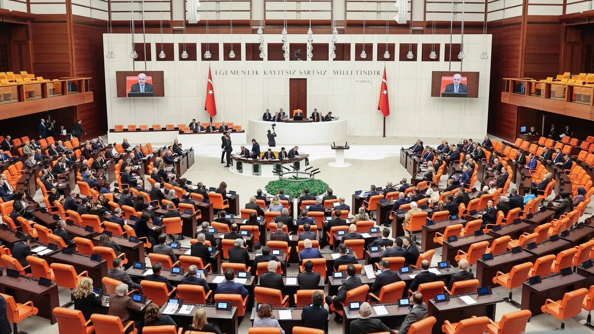 En düşük emekli maaş aylığı düzenlemesini içeren kanun teklifi TBMM'de kabul edildi