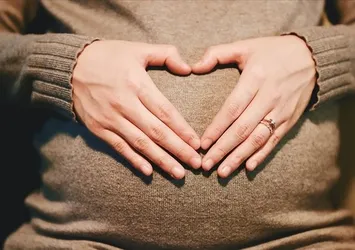 Yaz aylarında gebelere 'sıvı tüketimi' uyarısı