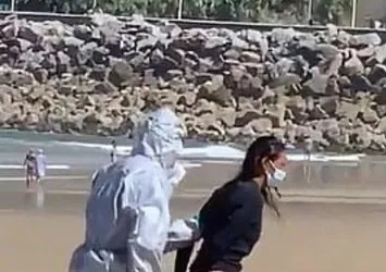 İspanya'da koronavirüs testi pozitif çıkan kişi denizde dehşet saçtı