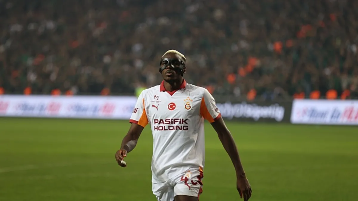 Victor Osimhen Afrika'da yılın futbolcusu ödülünde finale kaldı